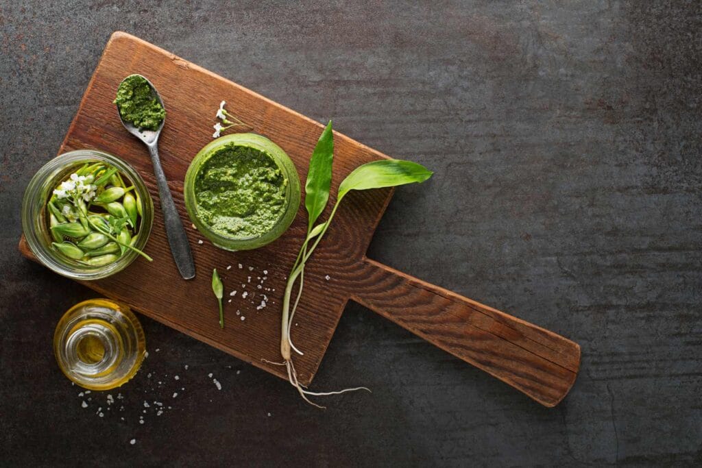 pesto z czosnku niedźwiedziego