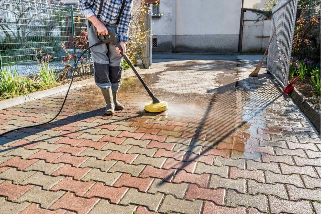 jak wyczyścić kostkę brukową