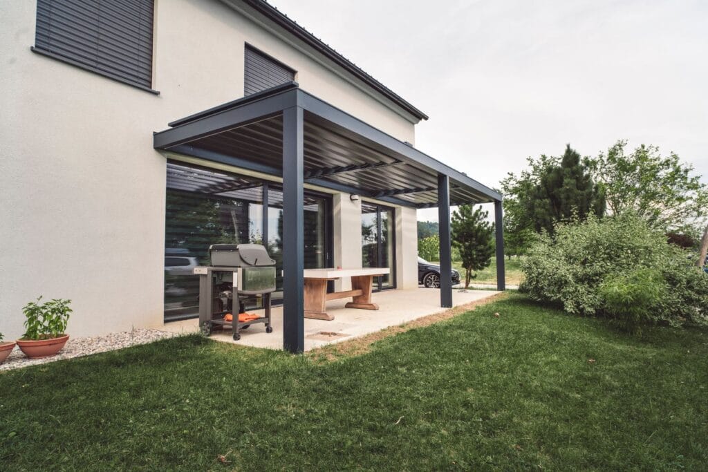 pergola przyścienna