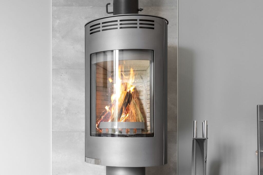 Nowoczesny kominek w salonie